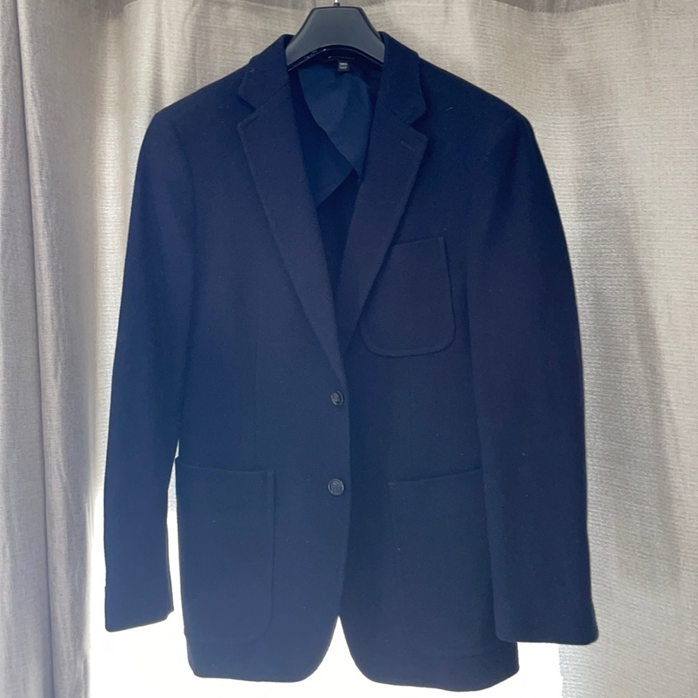 Banana Republic men’s blazer  size 38s, but fits more like a 36s. Navy.